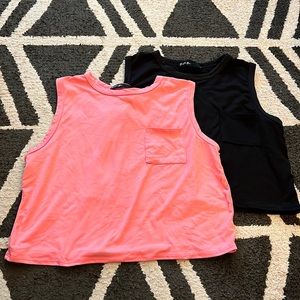Two cropped tanks with pocket